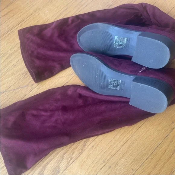 Maroon thigh high boots
FOREVER 21
Size: 7.5 but fit more 8. - Picture 4 of 5